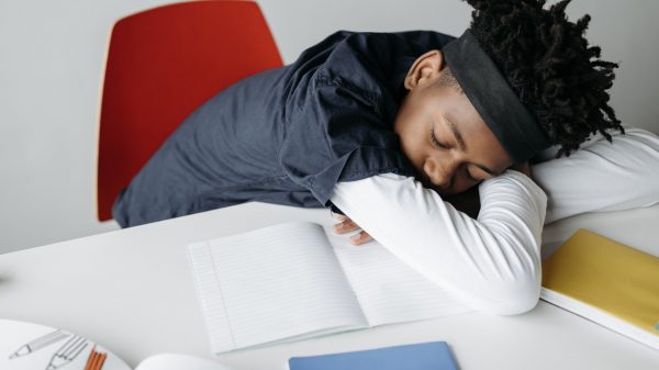 How To Stay Awake In Class: 18 Tips To Stop Dozing Off